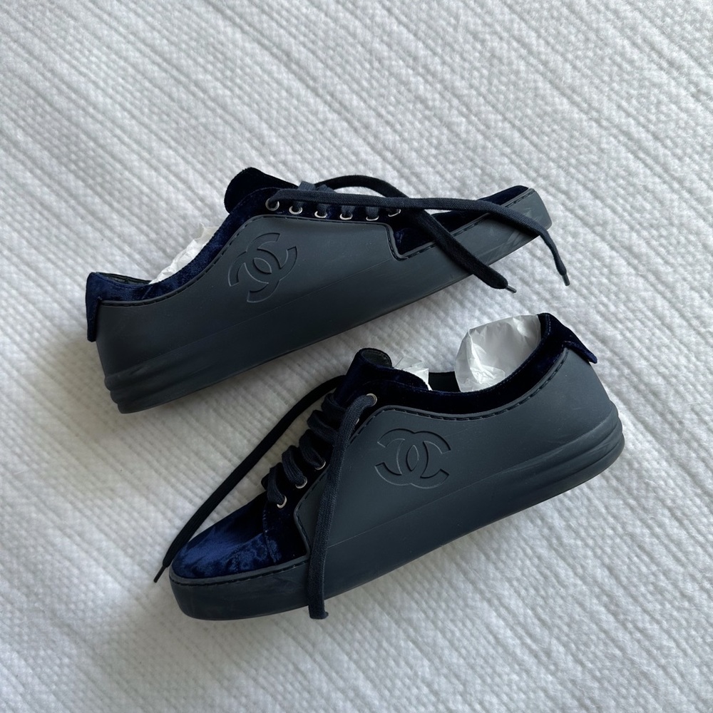 AUTHENTIC NAVY BLUE VELVET UNISEX SHOES SIZE 41